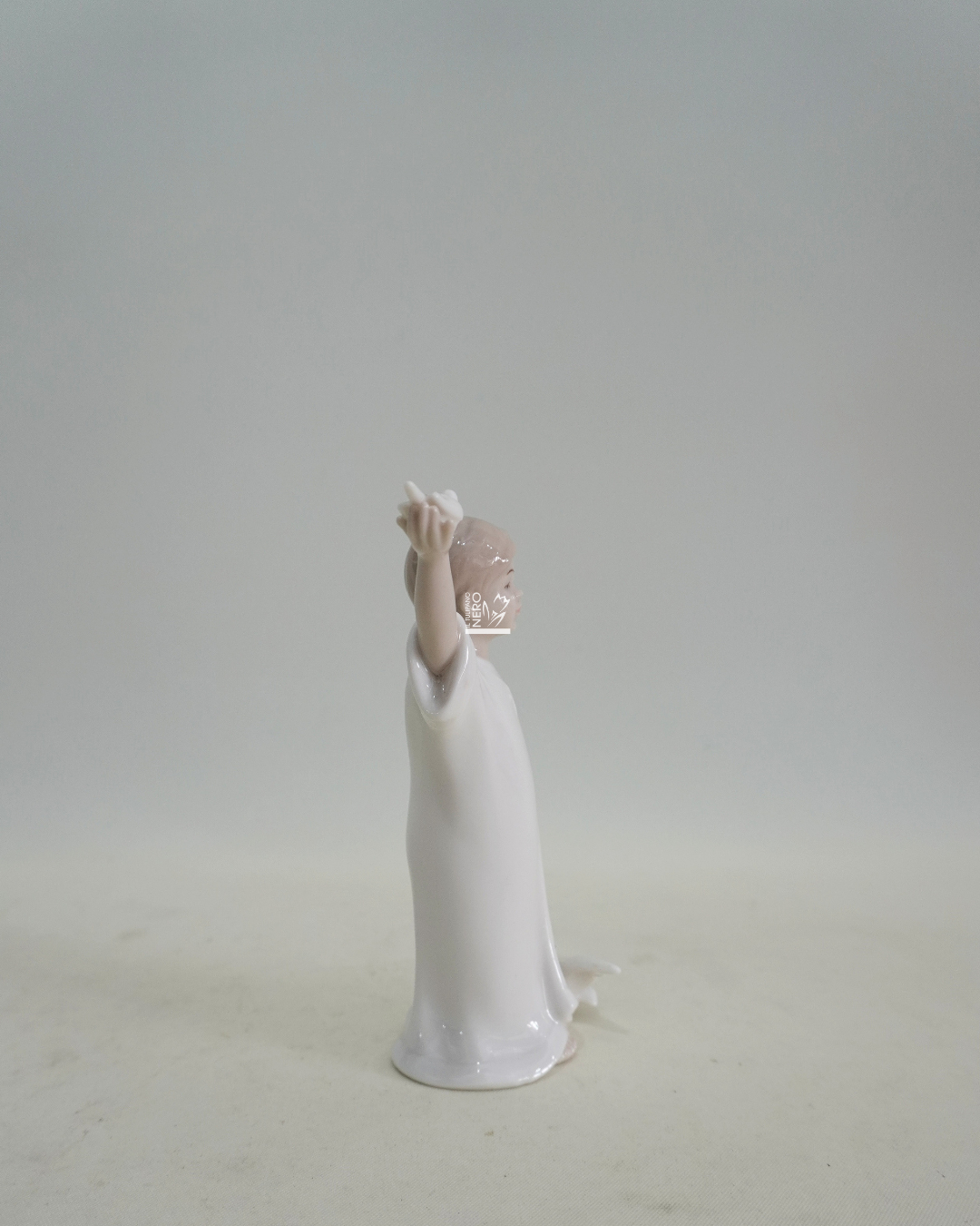 Bambino con Colombe Porcellana | Royal Class-HERVIT