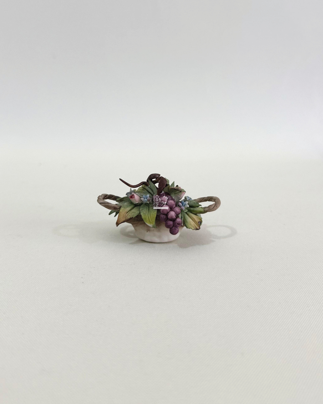 Cestino con Uva e Fiori | Capodimonte