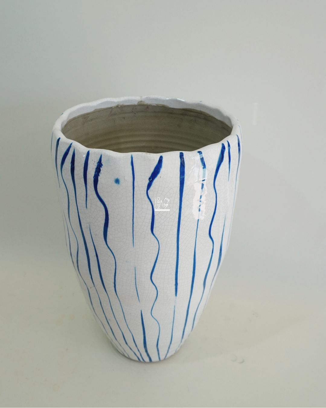 Vaso Bianco e Blu Effetto Onde