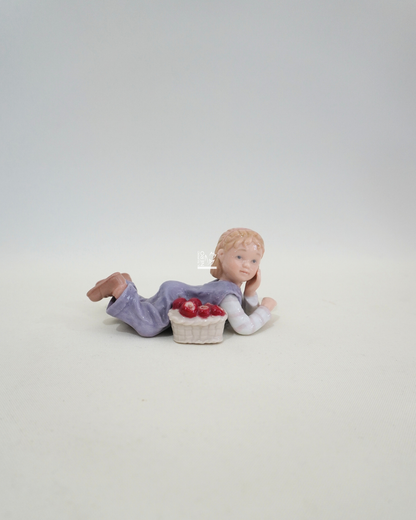 Bambina Sdraiata | Royal Class-HERVIT