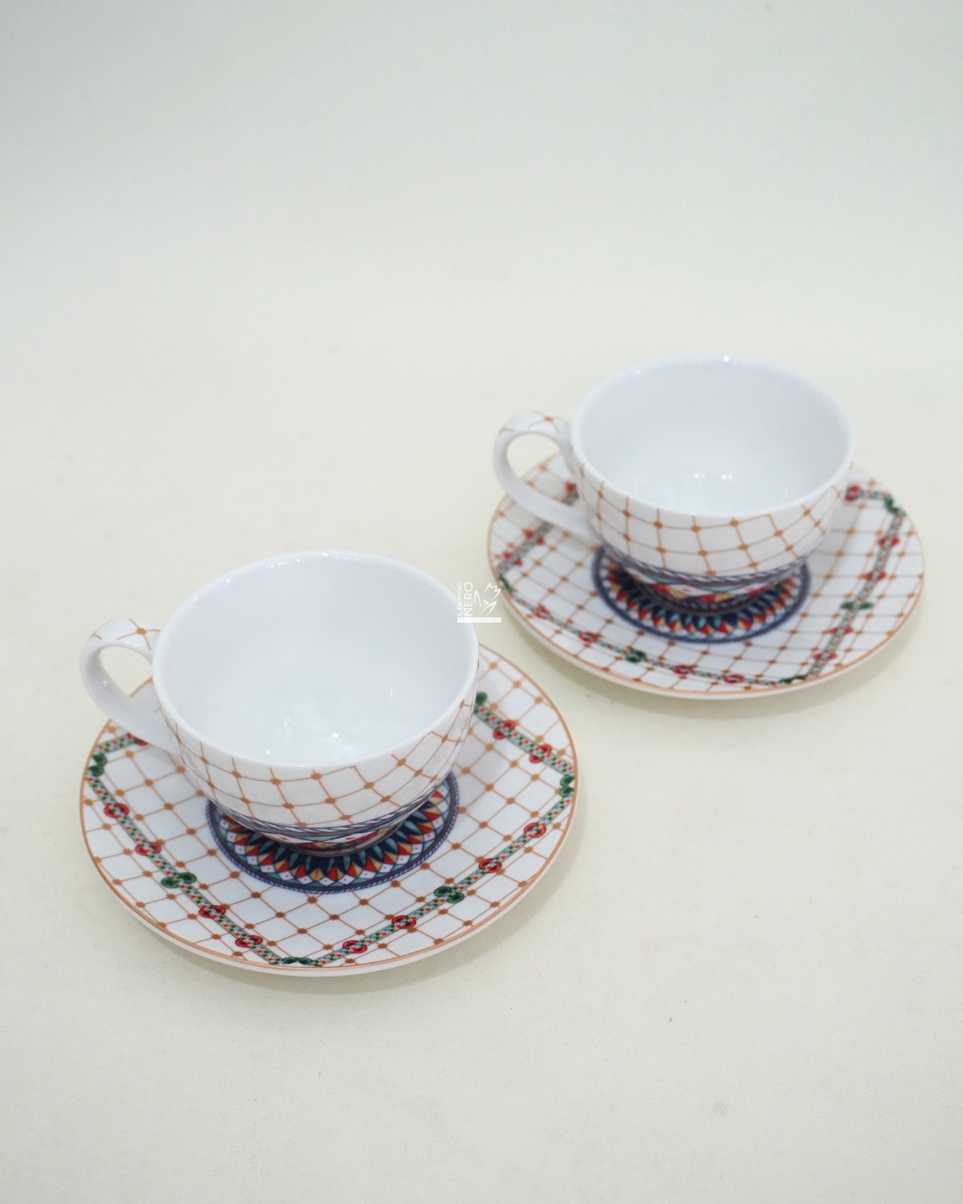 Set di 2 Tazzine con Piattino Trinacria | HENRIETTE