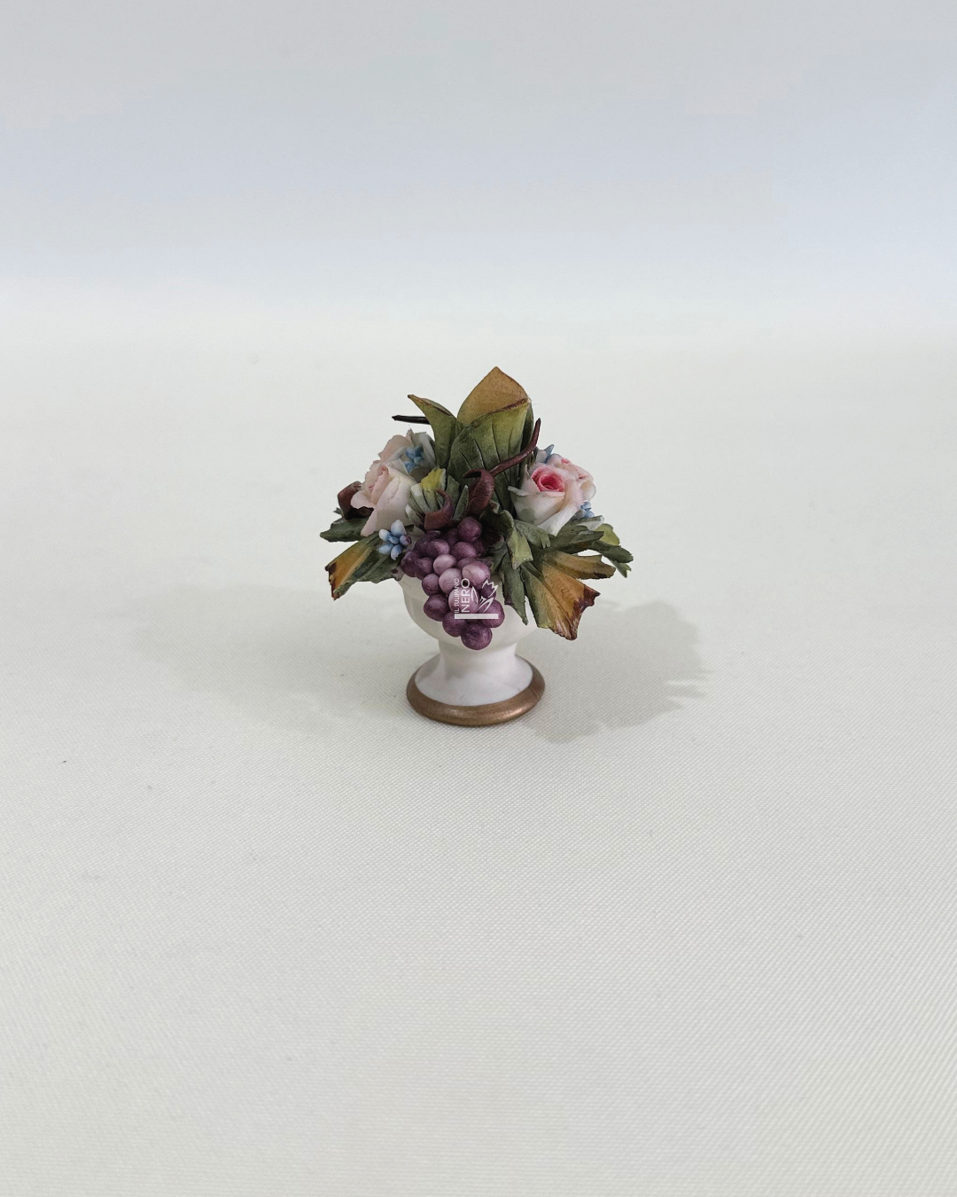 Vasetto con Rose e Uva | Capodimonte