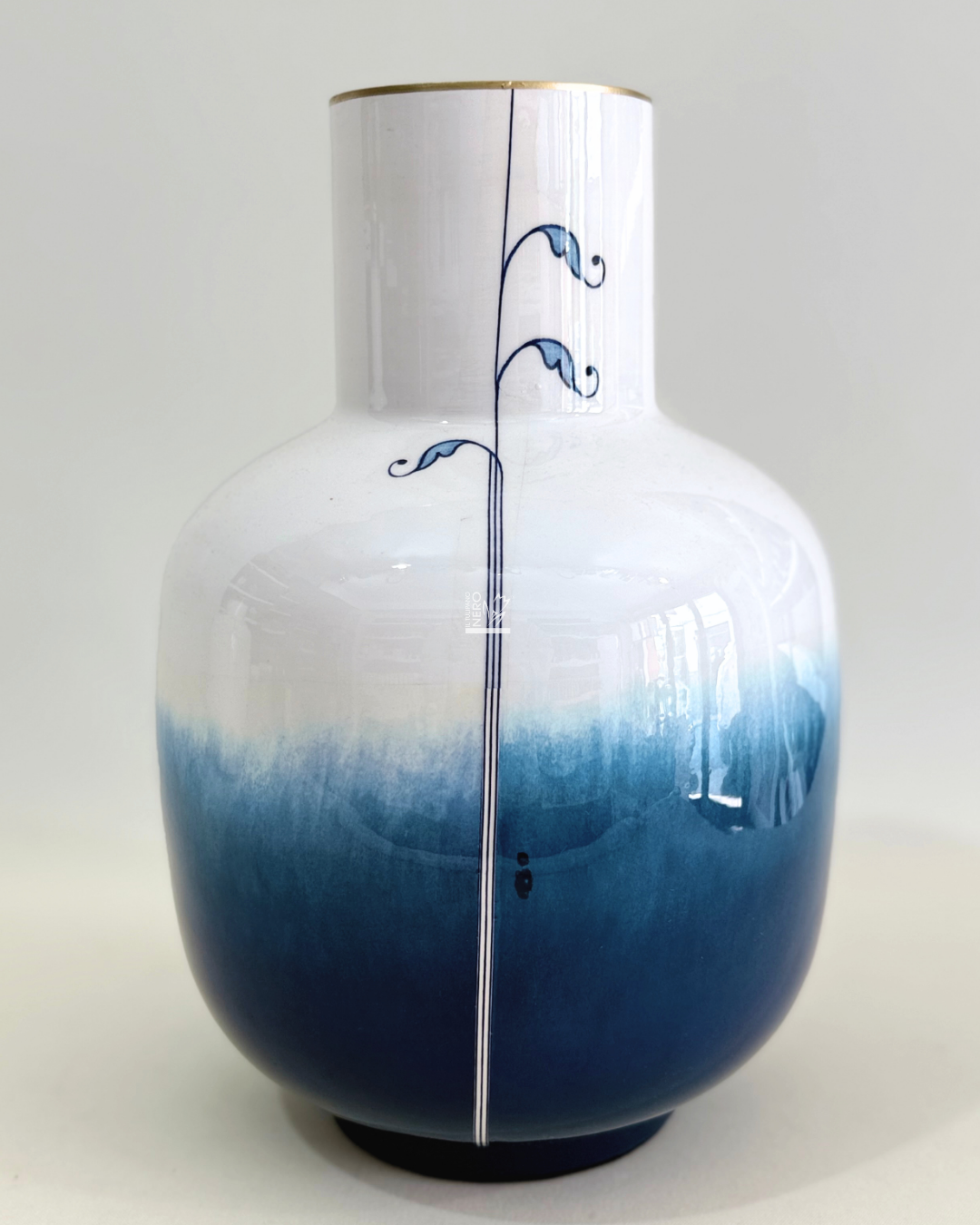 Vaso Amphora in Metallo Bianco e Blu